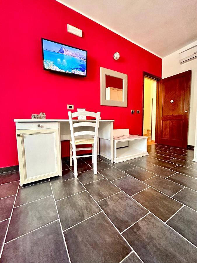 B&B L'Angolino Della Nonna カステッルッツォ エクステリア 写真