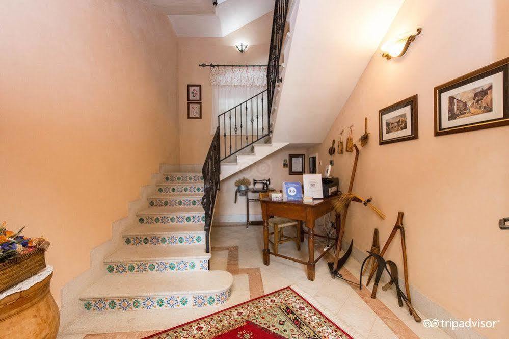 B&B L'Angolino Della Nonna カステッルッツォ エクステリア 写真